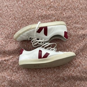 VEJA Men’s Sneaker
